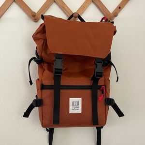 Topo design rover pack